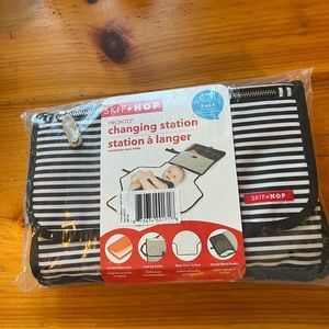 Skiphop changing pad, NWT